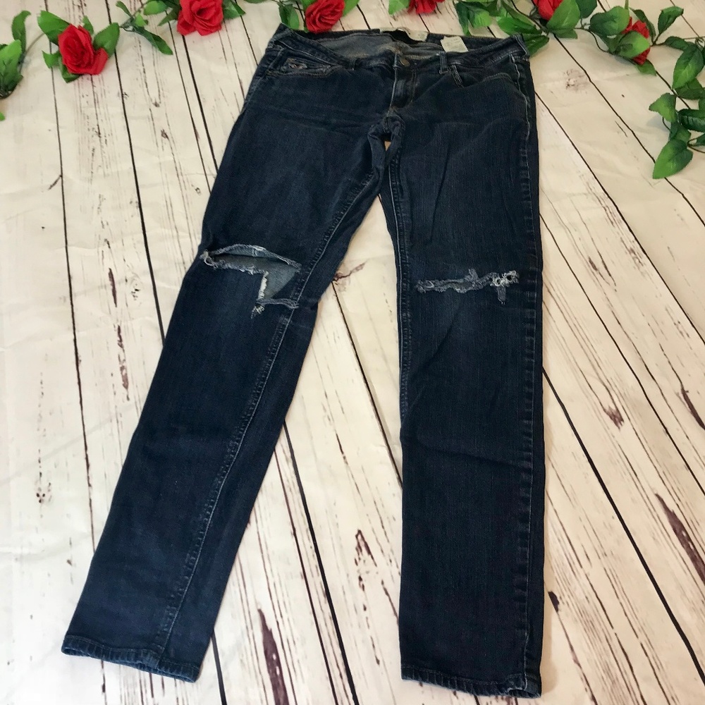 Hollister 11R Distressed dark denim